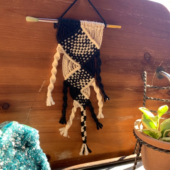 yin yang paintbrush macrame - Picture 6 of 11